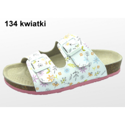 obuwie-profilaktyczne-na-spodach-korkowo-gumowych-wz-134-kwiatki